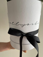 Load image into Gallery viewer, Phalaenopsis Orchids Stem Hat Box